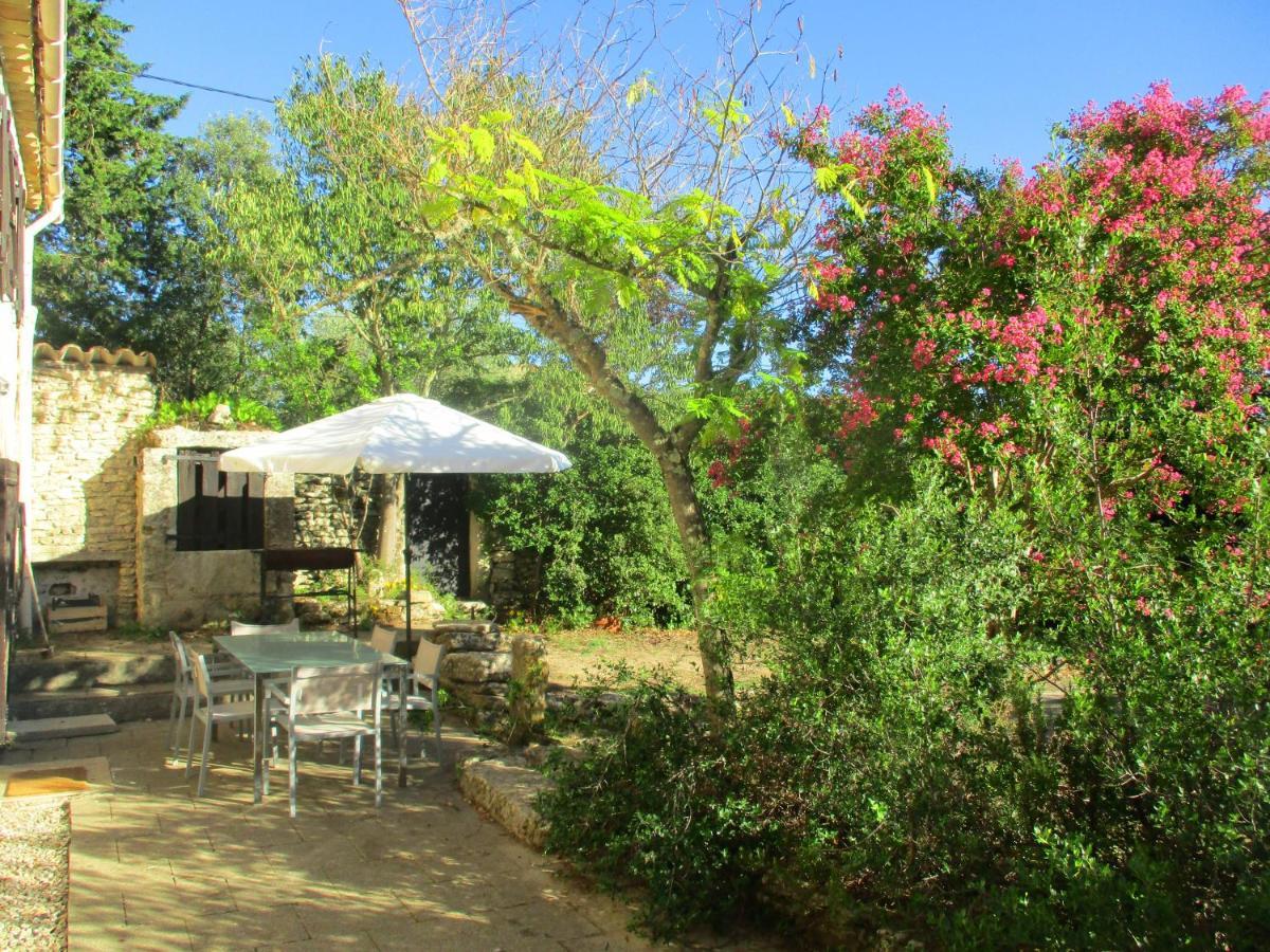 Le Mas Des Lilas Uzès Exterior foto